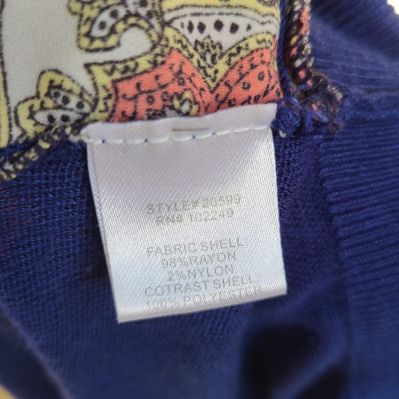 Sweater - Picture 6 of 6